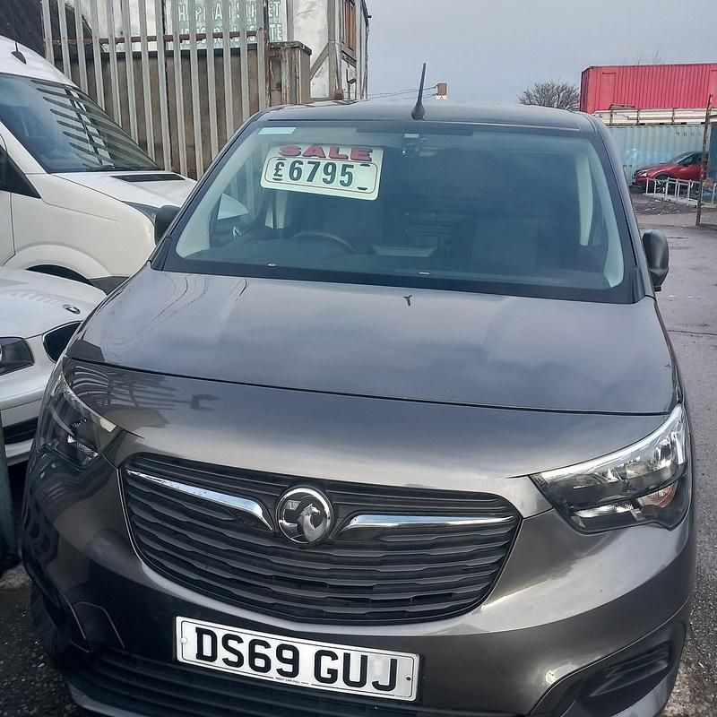 Second-hand Vauxhall Combo Sportive 75 CP (55 kW) 2019 Gri Van