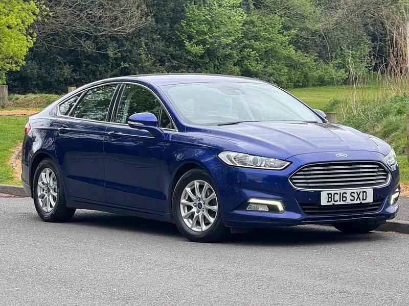 Used Ford Mondeo Zetec 120 HP (88 kW) 2016 Blue Hatchback