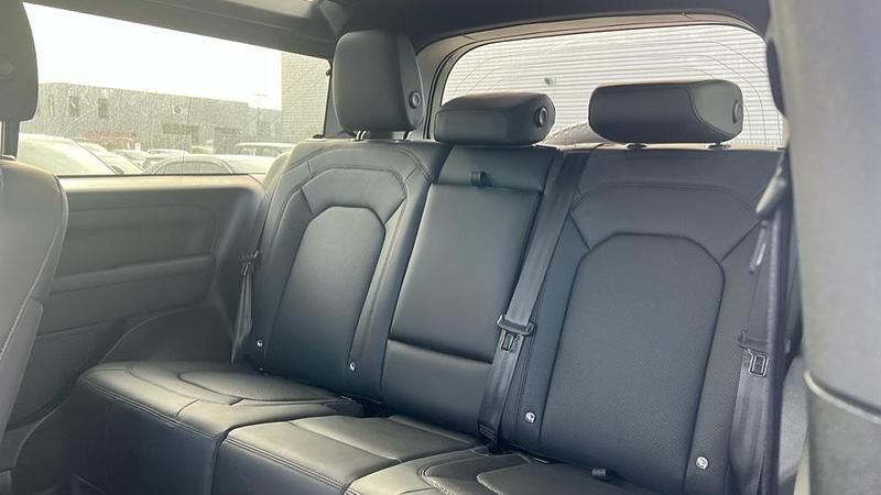 Used Land Rover Defender SE Dynamic 249 HP (183 kW) 2025 Pangea green SUV