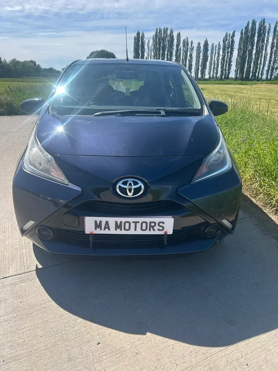 Used Toyota Aygo X-play 69 HP (50 kW) 2017 Blue Hatchback