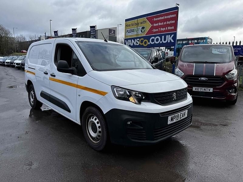 White Used 2019 Peugeot Partner MPV | £6,595 (Fair price) - Image 1/3