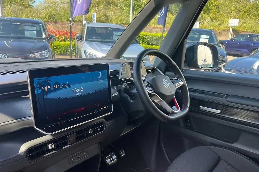 Used VW ID. Buzz 250 kW (340 HP) 2025 MPV