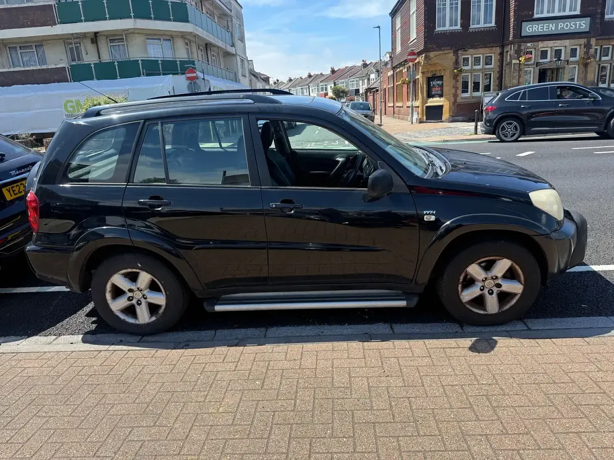 Used Toyota RAV4 147 HP (108 kW) 2004 Black SUV