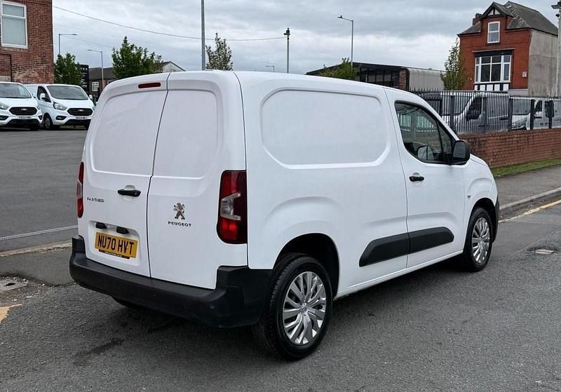 Used Peugeot Partner 100 HP (73 kW) 2020 White MPV