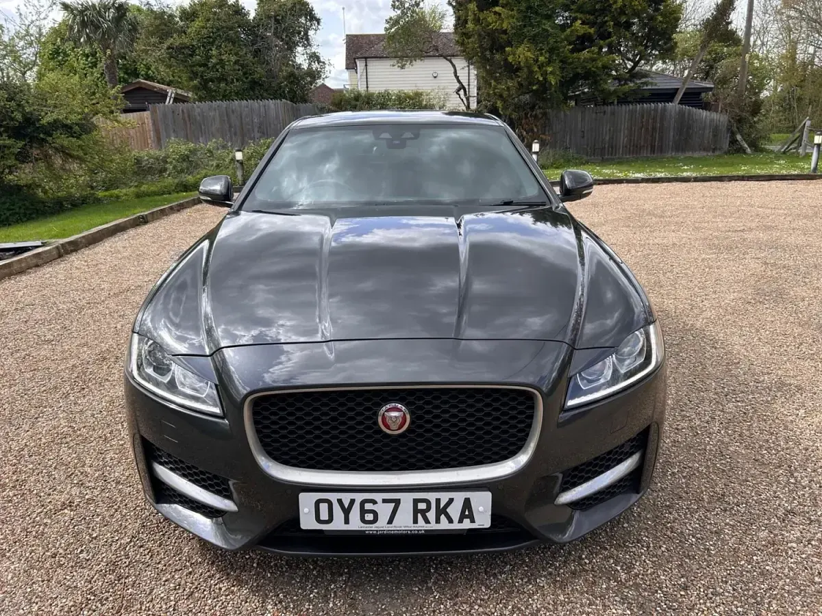 Begagnad Jaguar XF R-Sport 2017 Grå Sedan