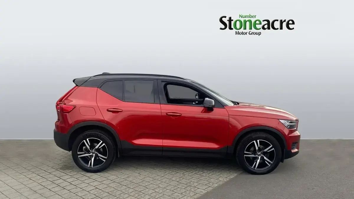 Used Volvo XC40 R-Design 161 HP (118 kW) 2021 Red SUV