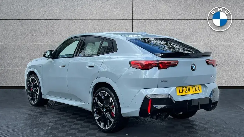 Begagnad BMW X2 Comfort Edition 296 HK (217 kW) 2024 Grå SUV