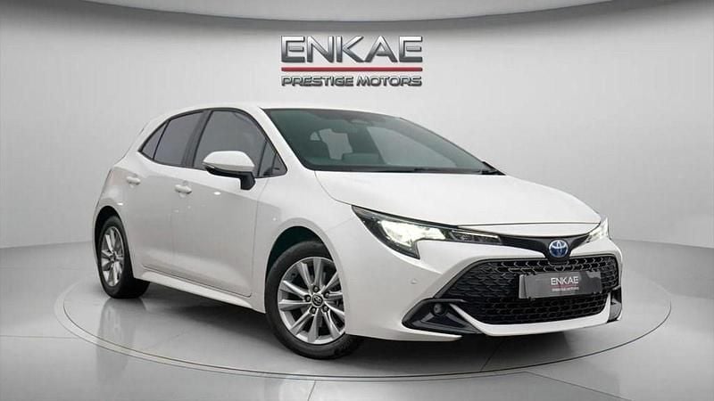 Used Toyota Corolla 140 HP (102 kW) 2024 White Hatchback