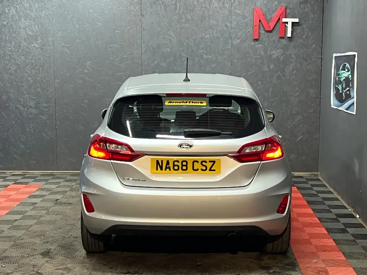 Second-hand Ford Fiesta Zetec 70 CP (51 kW) 2018 Argintiu Hatchback