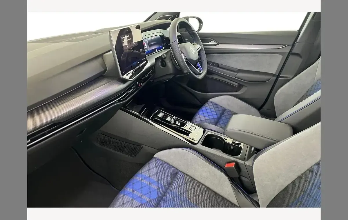 Novo VW Golf VIII Black Edition 333 HP (244 kW) 2026 Cinzento Citadino