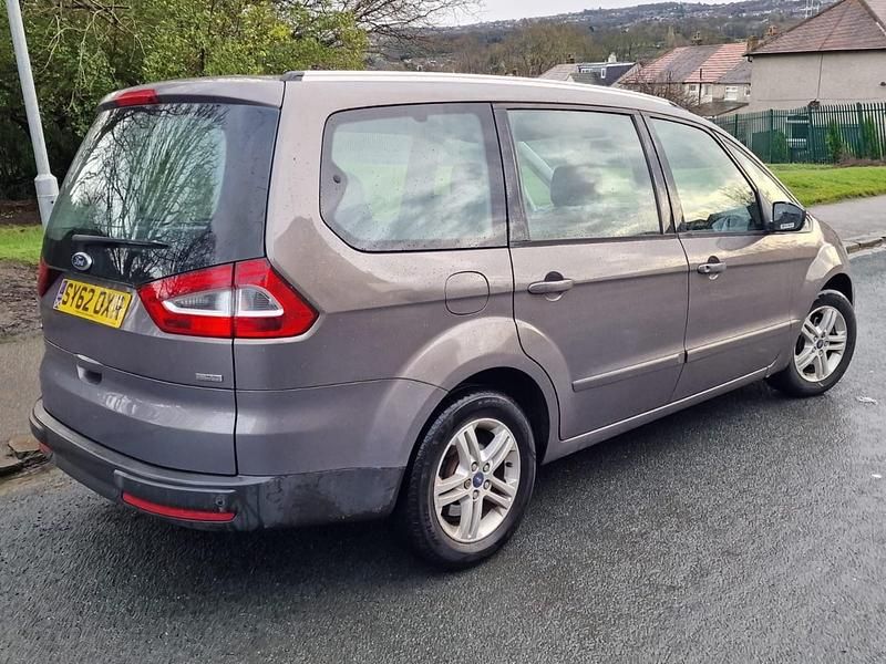 Używany Ford Galaxy Zetec 2012 Srebrny Minivan