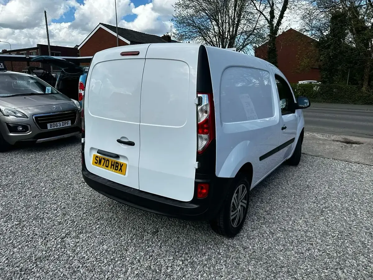 Begagnad Renault Kangoo Business 2021 Vit Minibuss