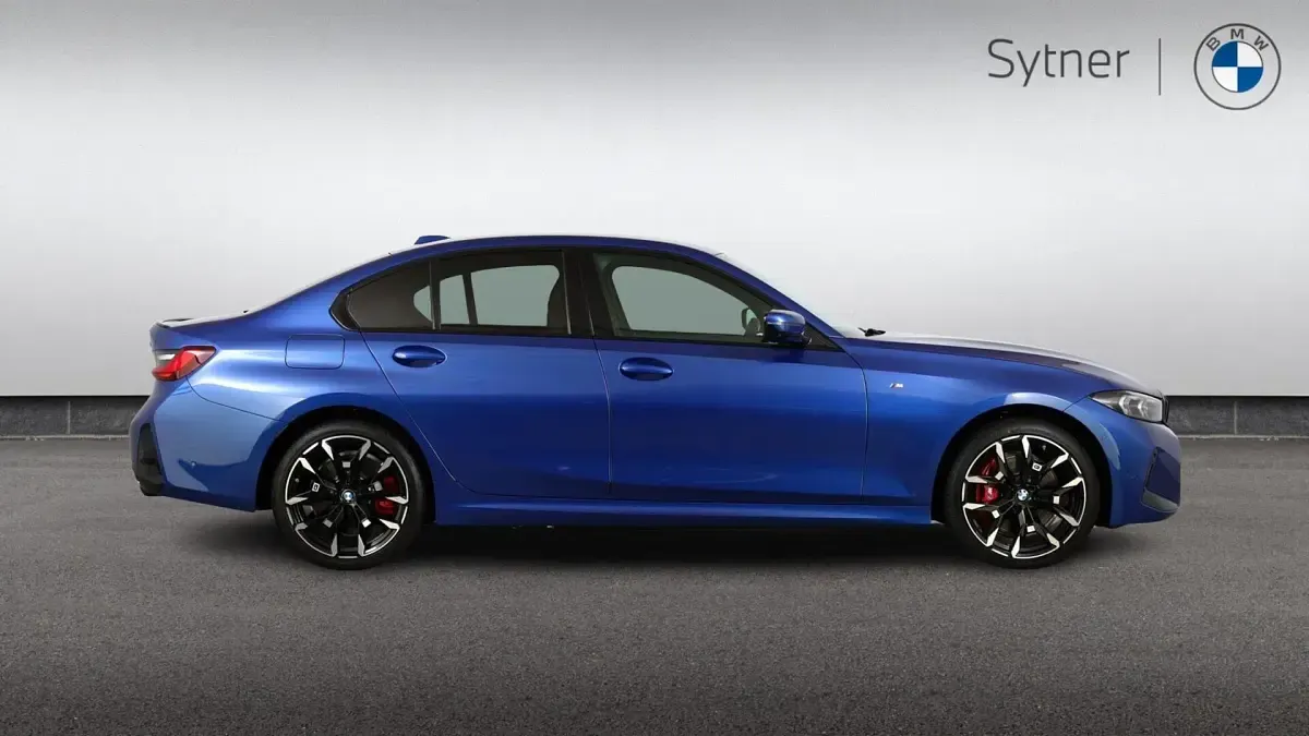 Begagnad BMW 330e M Sport 288 HK (211 kW) 2026 Blå