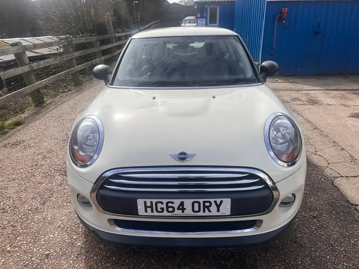 Used Mini ONE Hatch 102 HP (75 kW) 2015 White Hatchback