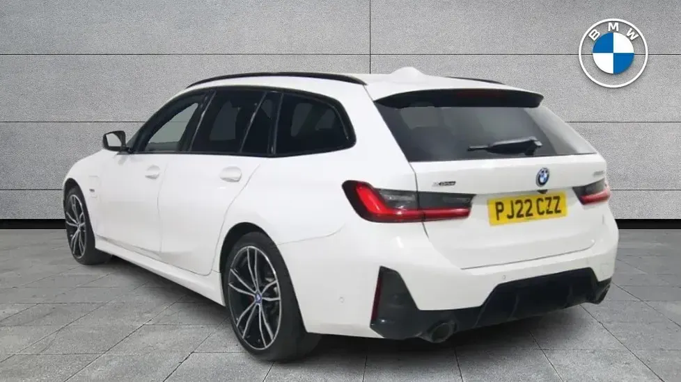 Used BMW 330 M Sport 288 HP (211 kW) 2022 White Estate