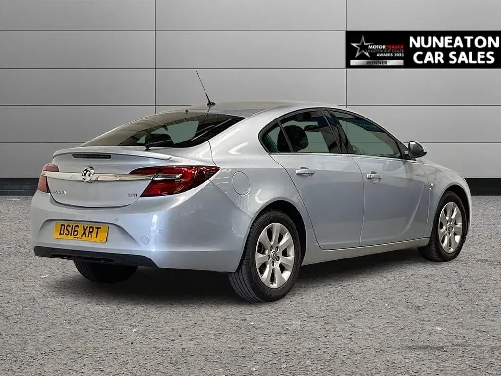 Used Vauxhall Insignia SRi 136 HP (100 kW) 2016 Silver Hatchback