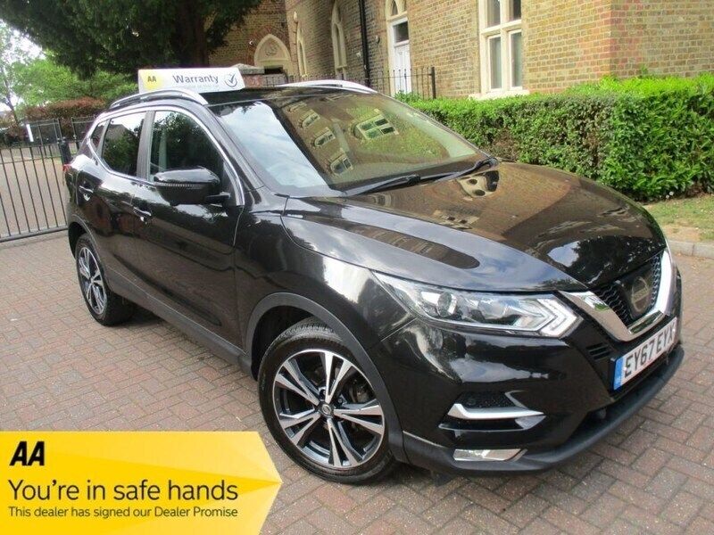 Metallic black Used 2017 Nissan Qashqai N-Connecta SUV | £8,490 (Fair price) - Image 1/3