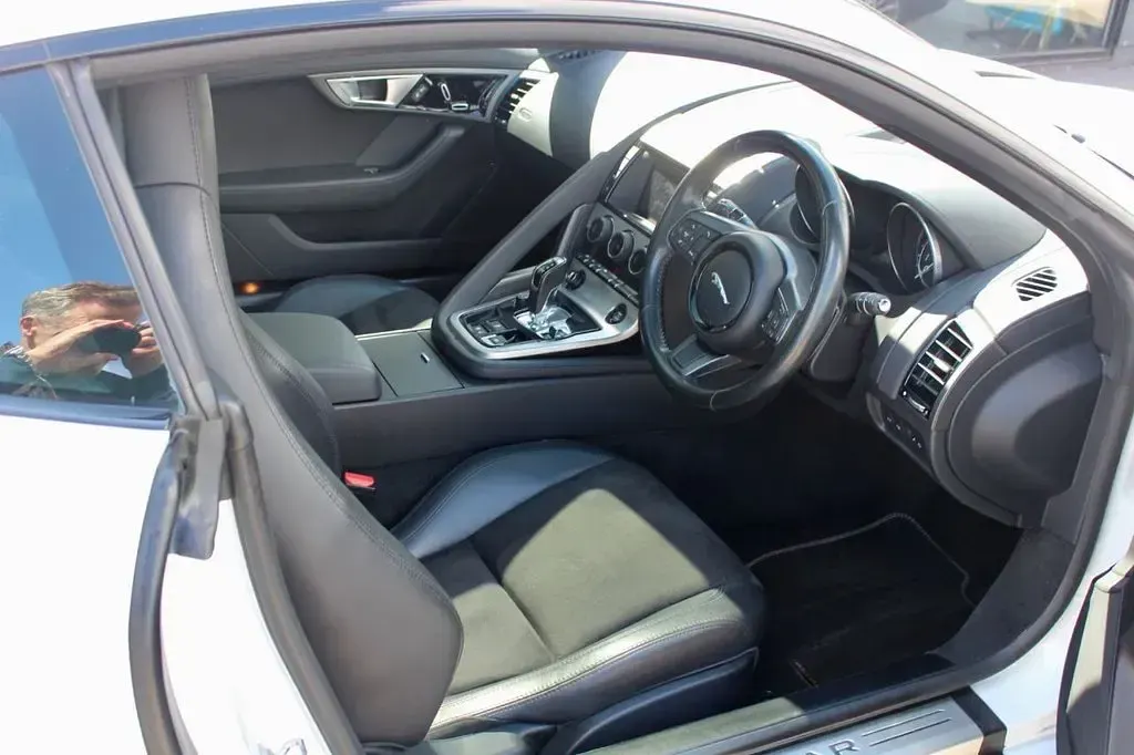 Used Jaguar F-Type Supercharged 380 HP (279 kW) 2016 White Coupe