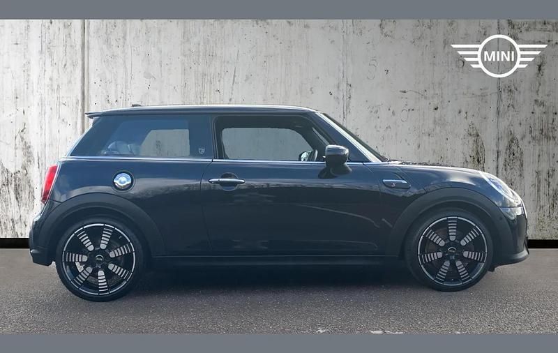 Used Mini Cooper S Exclusive 178 HP (130 kW) 2022 Enigmatic black Hatchback