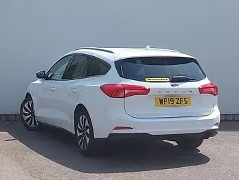 Used Ford Focus Zetec 125 HP (91 kW) 2019 White Estate