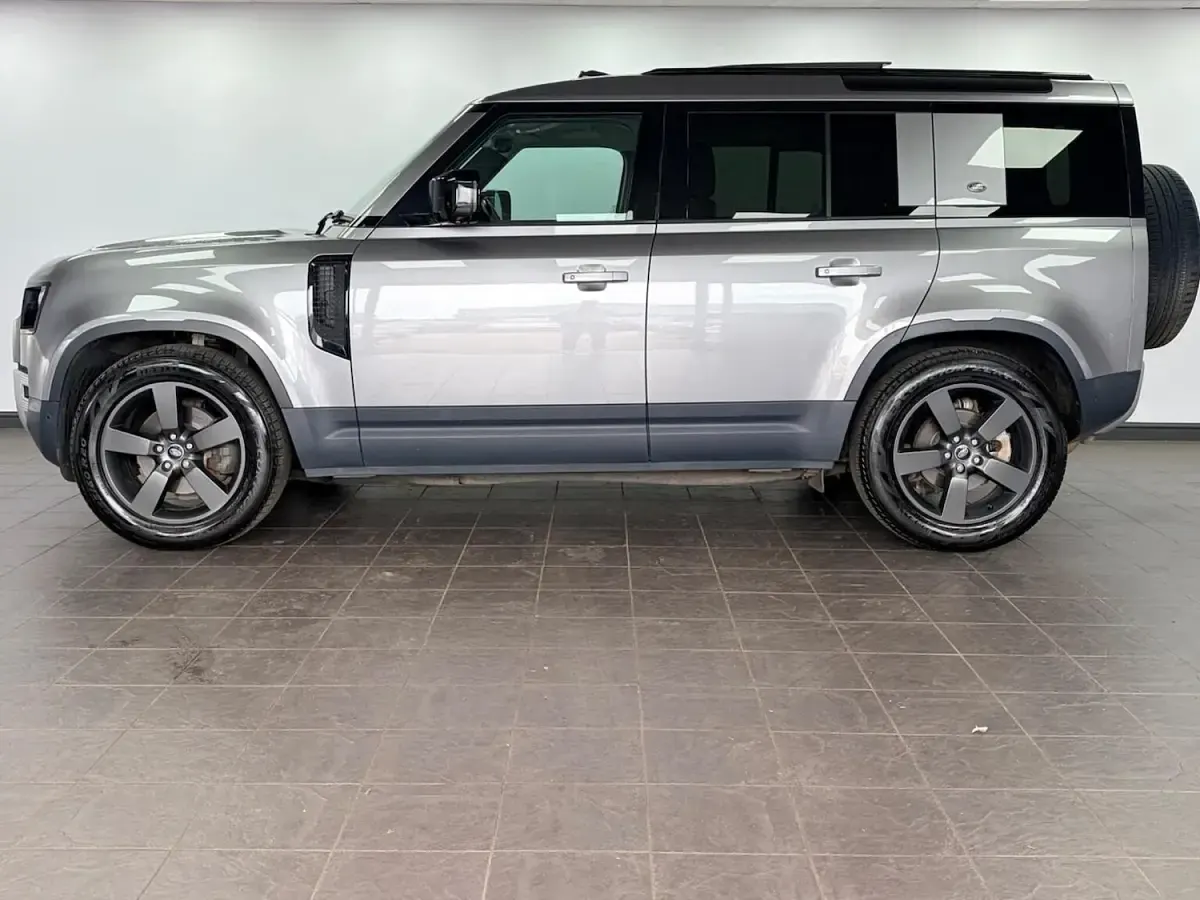 Used Land Rover Defender SE 2021 Grey SUV