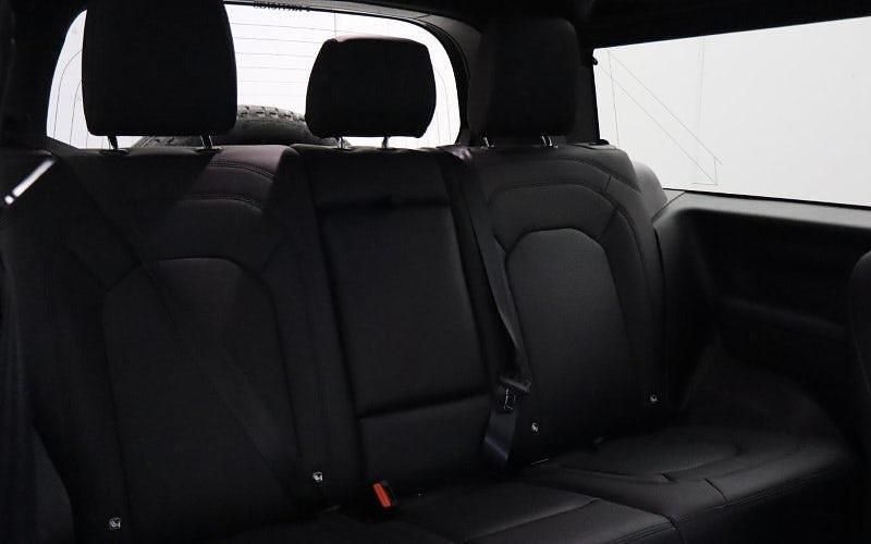 Used Land Rover Defender SE Dynamic 249 HP (183 kW) 2024 Black SUV