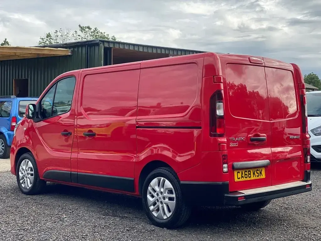 Used Renault Trafic 2018 Red MPV