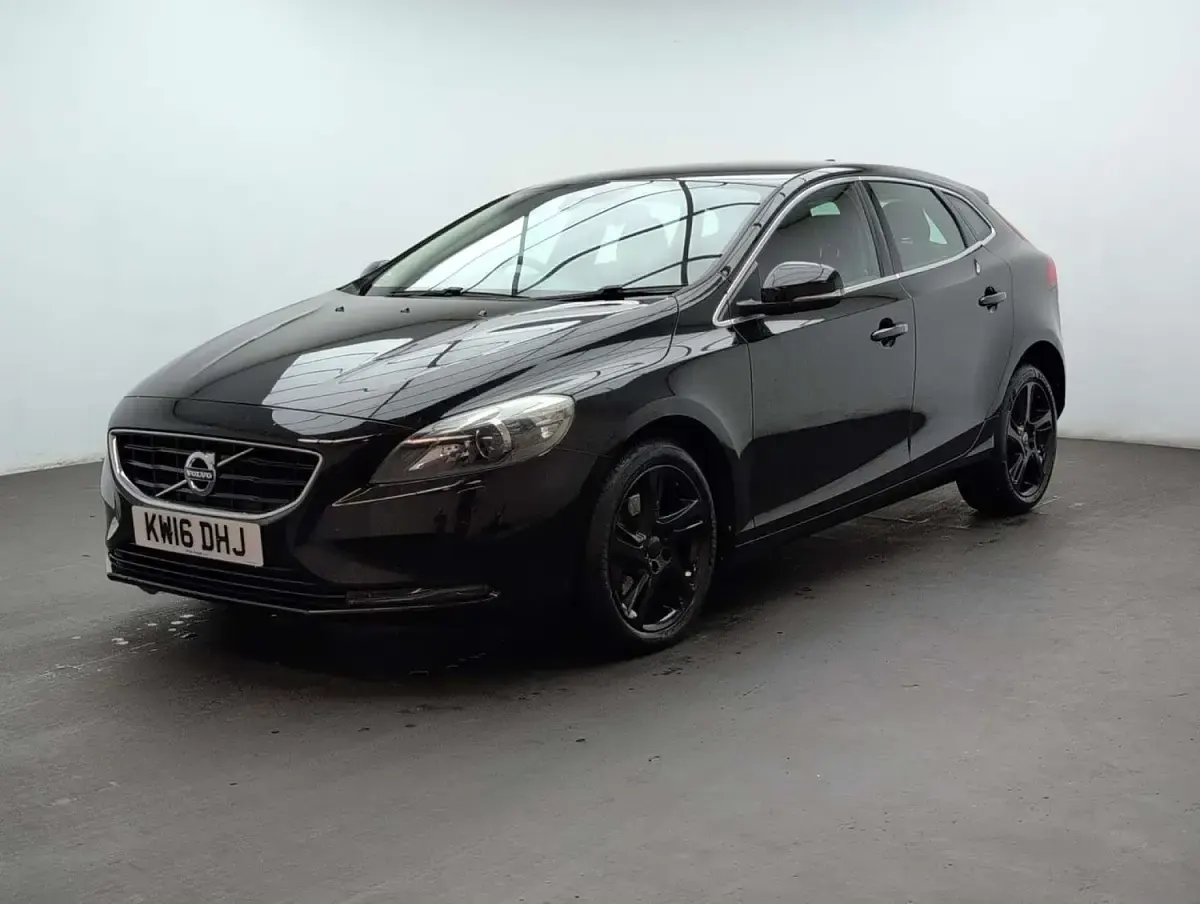 Used Volvo V40 SE Lux 120 HP (88 kW) 2016 Black Hatchback