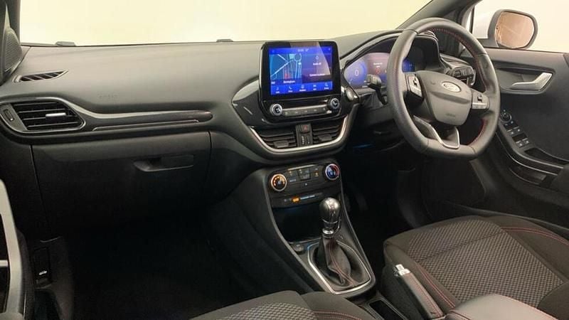 Usado Ford Puma ST-Line 123 HP (90 kW) 2023 Branco SUV