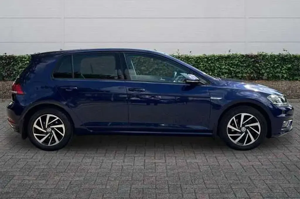 Used VW Golf VII Match 130 HP (95 kW) 2019 Blue Hatchback