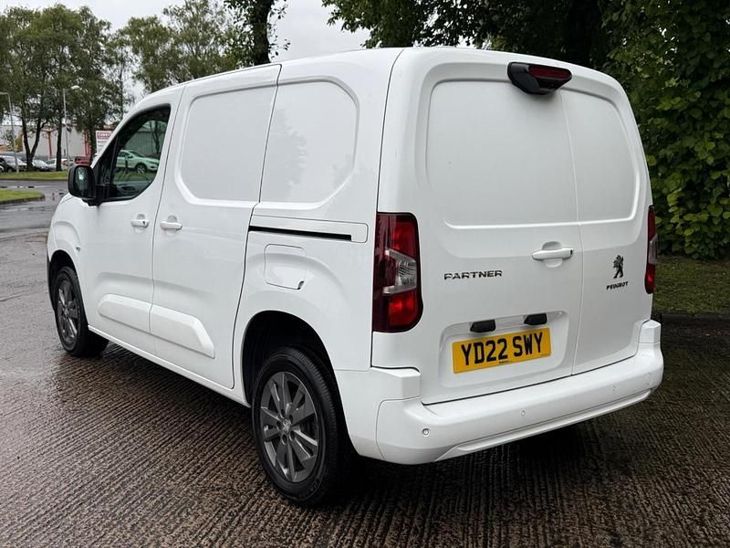 Second-hand Peugeot Partner Premium 131 CP (96 kW) 2022 Alb Monovolum