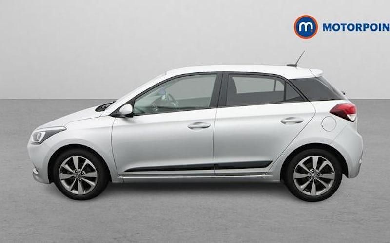 Used Hyundai i20 Premium 84 HP (61 kW) 2018 Silver Hatchback