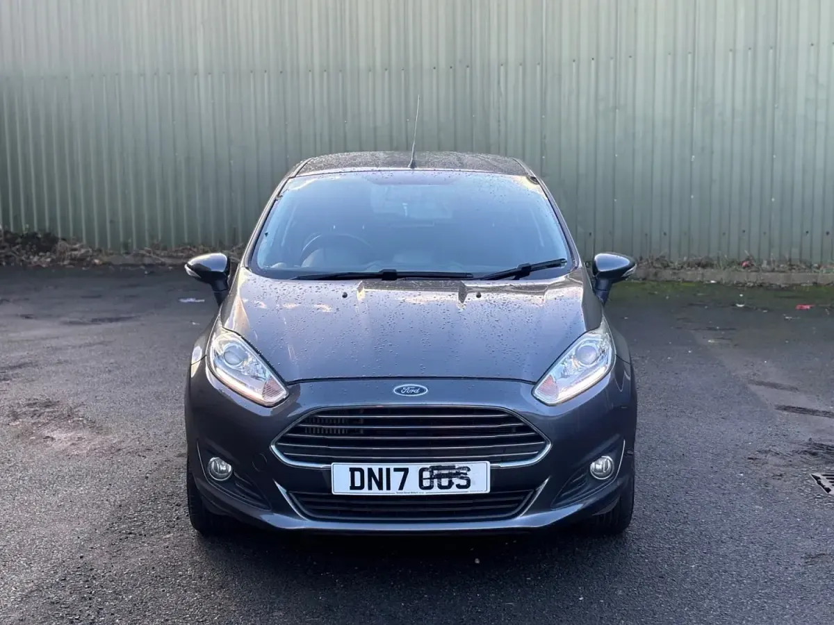 Second-hand Ford Fiesta Zetec 2017 Gri Hatchback
