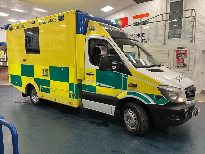 Used Mercedes Sprinter 190 HP (139 kW) 2015 White Van