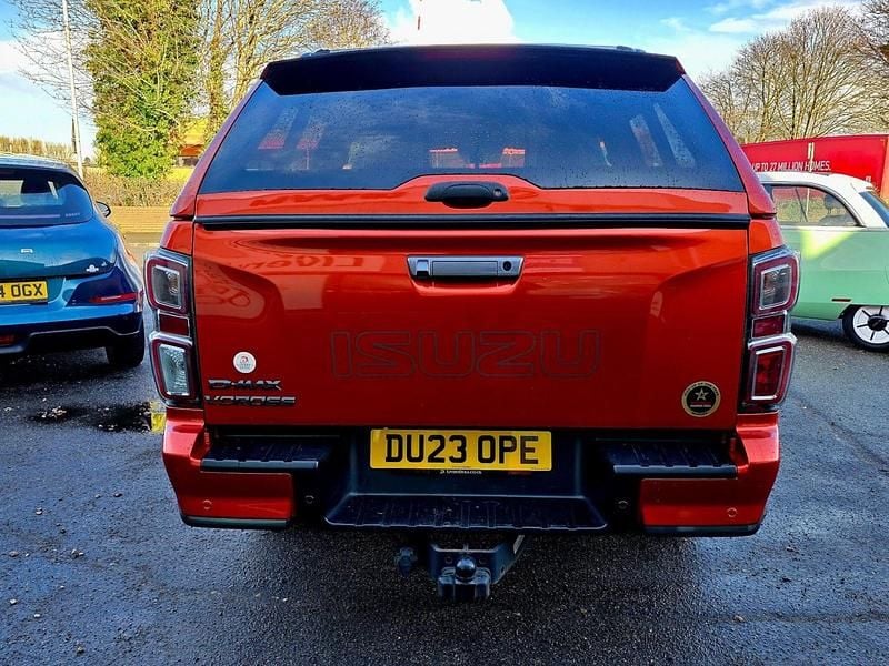 Used Isuzu D-Max 163 HP (119 kW) 2023 Orange Pickup