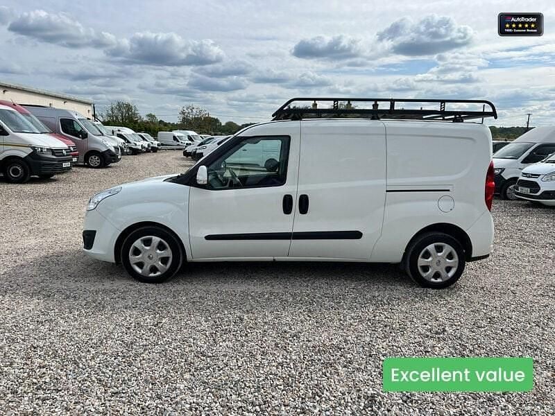 White Used 2017 Vauxhall Combo Sportive MPV | £6,494 (Expensive) - Image 1/4