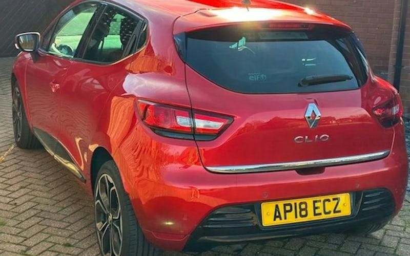 Used Renault Clio IV Iconic 76 HP (55 kW) 2018 Red Hatchback