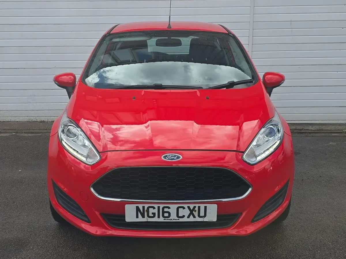 Used Ford Fiesta Style 82 HP (60 kW) 2016 Red Hatchback