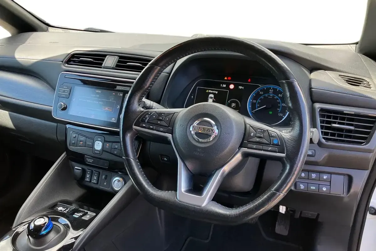 Used Nissan Leaf Tekna 110 kW (150 HP) 2018 White Hatchback