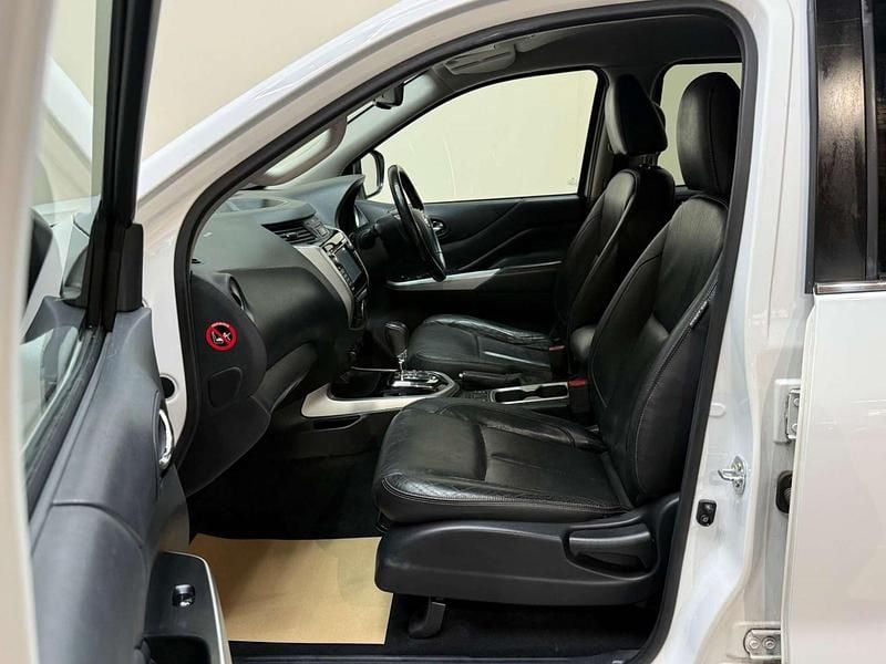 Used Nissan Navara Tekna 190 HP (139 kW) 2018 White Pickup