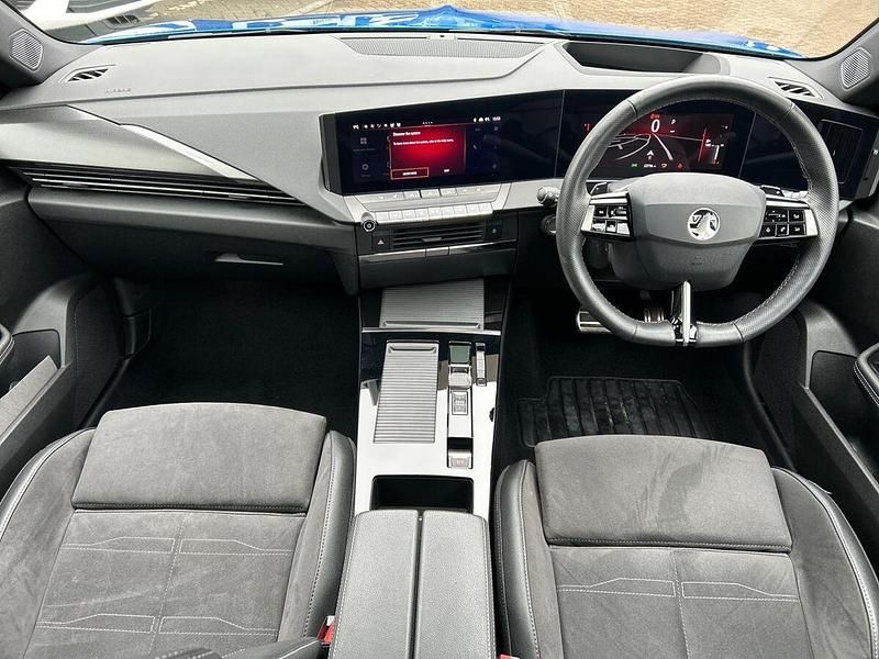 Used Vauxhall Astra Ultimate 128 HP (94 kW) 2024 Blue Hatchback