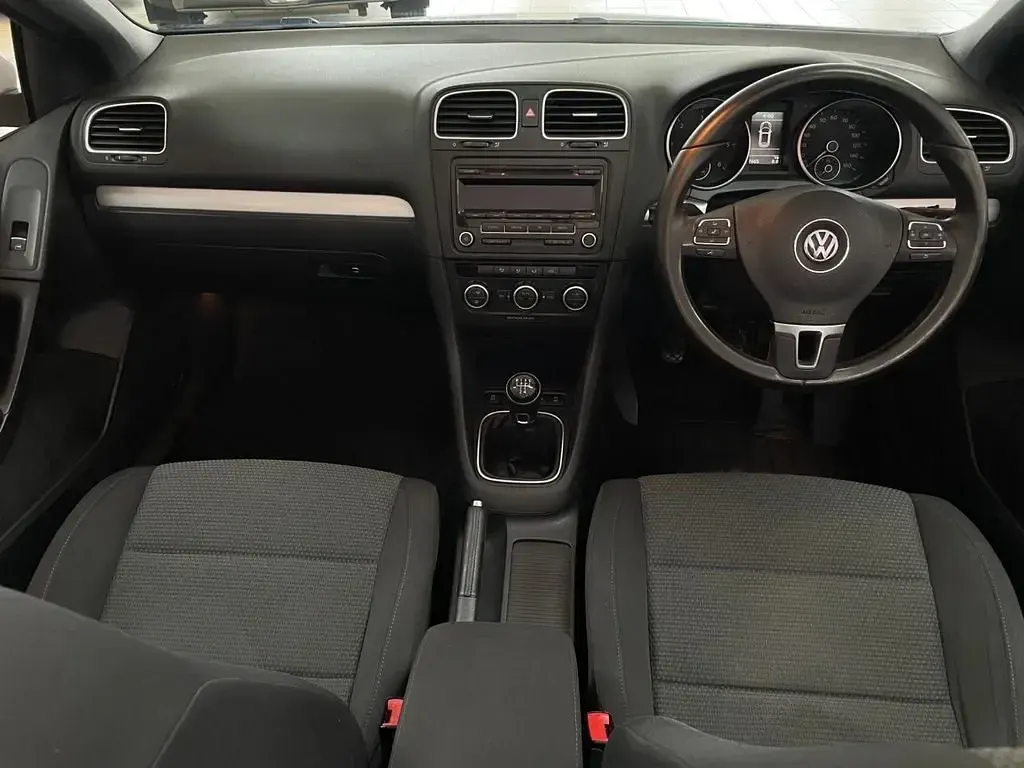 Używany VW Golf Cabriolet SE 105 KM (77 kW) 2013 Biały Kabriolet