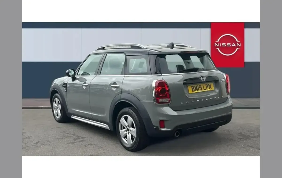 Usado Mini Cooper Countryman Classic 134 CV (98 kW) 2019 Gris SUV
