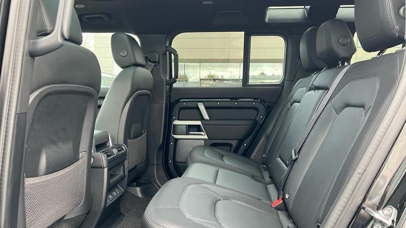 Used Land Rover Defender SE Dynamic 300 HP (220 kW) 2024 Black SUV