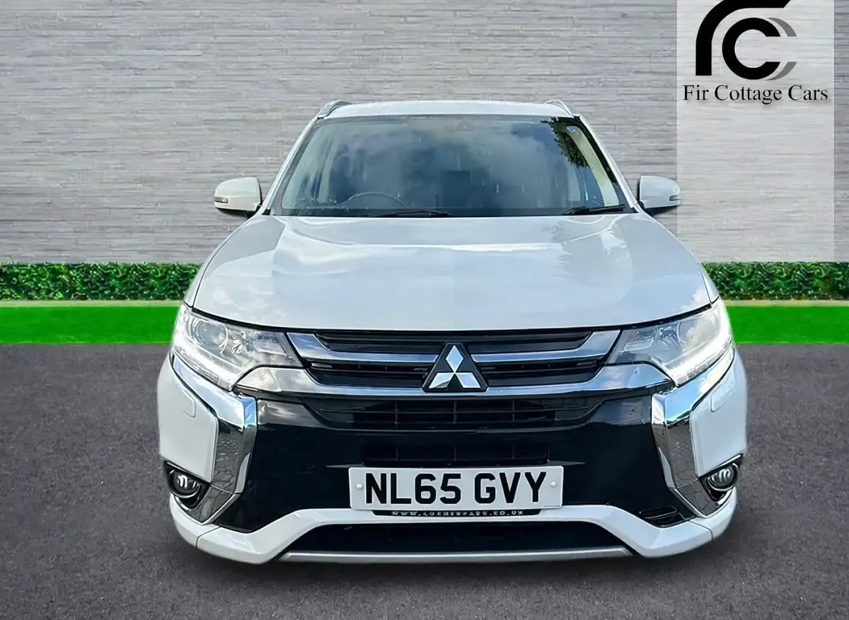 Begagnad Mitsubishi Outlander P-HEV 2016 Vit Kombi
