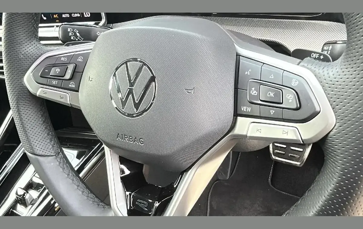 Used VW Golf VIII R-line 147 HP (108 kW) 2025 Black Hatchback
