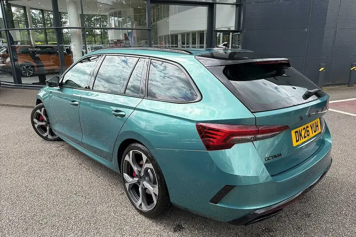 Used Skoda Octavia vRS 261 HP (191 kW) 2026 Water world green Estate