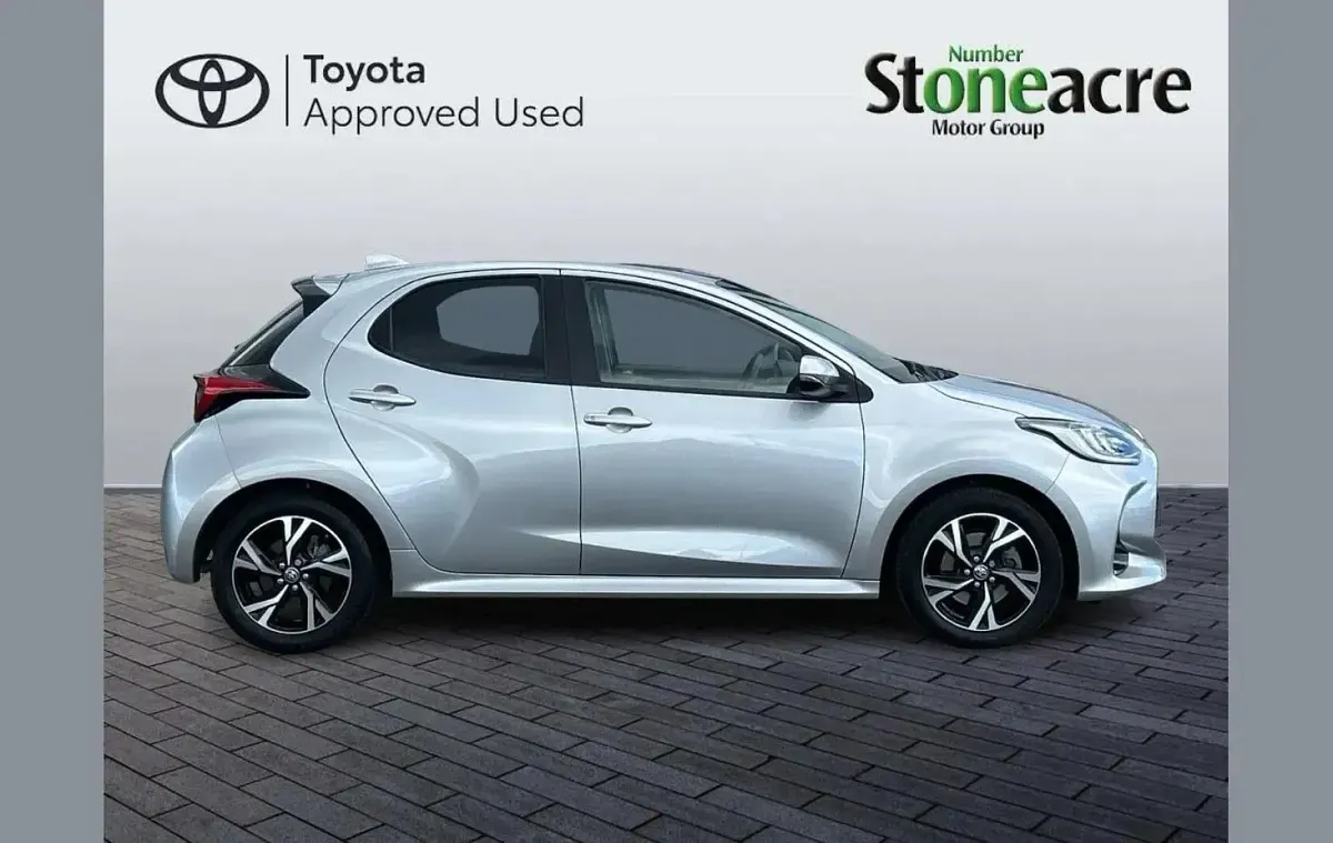 Used Toyota Yaris Design 116 HP (85 kW) 2024 Silver Hatchback