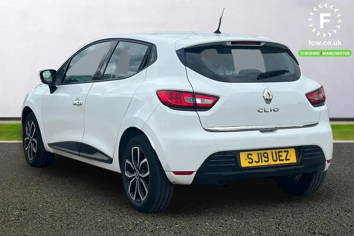 Used Renault Clio Play 76 HP (55 kW) 2019 White Hatchback