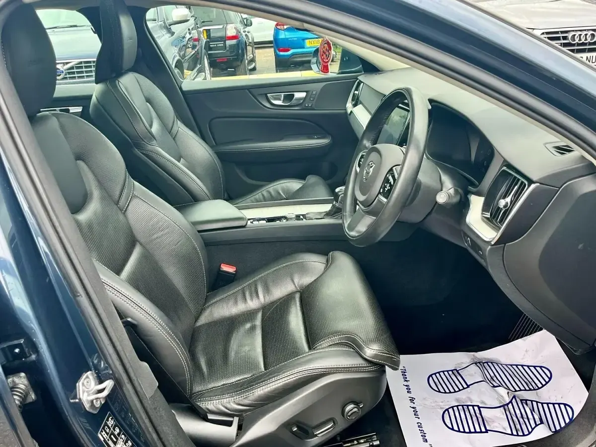 Used Volvo V60 Inscription 2019 Blue Estate